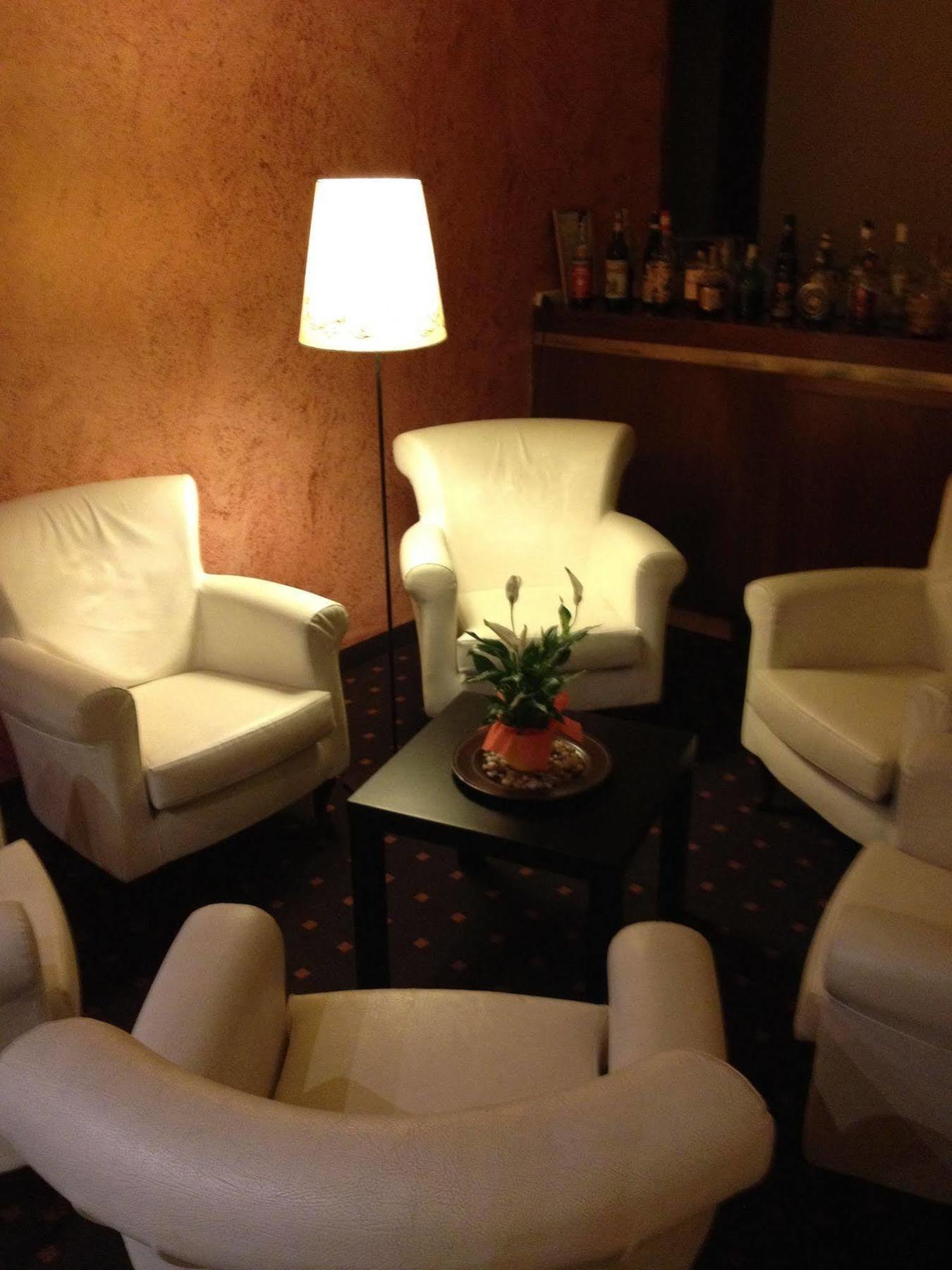 Ch Hotel Giada Inn Arese Exterior foto